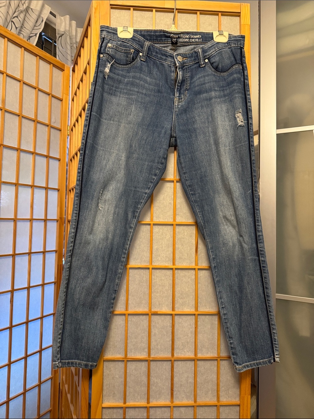 GAP Women's Skinny Jeans in Washed Blue with Light Distress